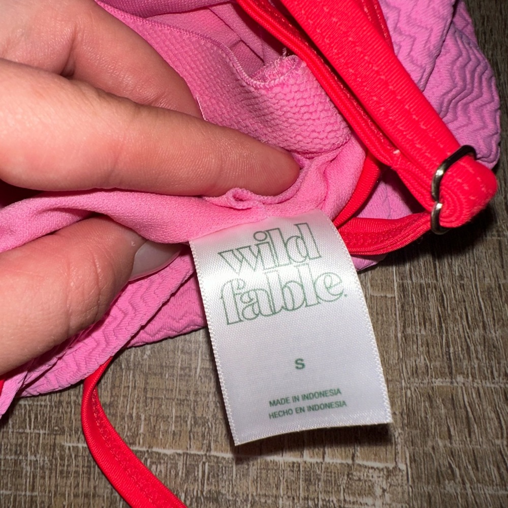 Wild Fable (Small) Brand New Hot Pink Textured One Piece Swimsuit with Low Neck - Picture 4 of 5